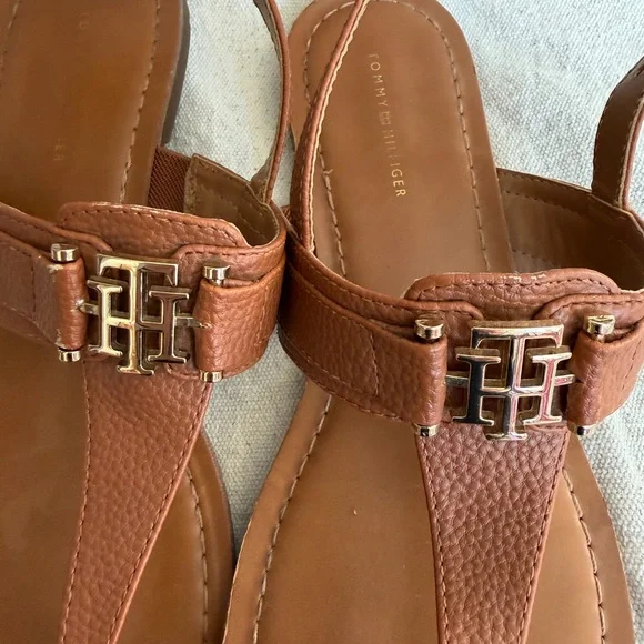 Tommy Hilfiger Women's Brown Leather T-Strap Sandals Gold Emblem and Buckles 10 - Picture 2 of 11